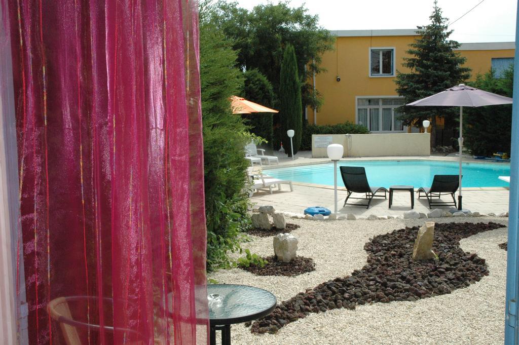 Logis La Cremaillere Hotel Montelimar Bagian luar foto