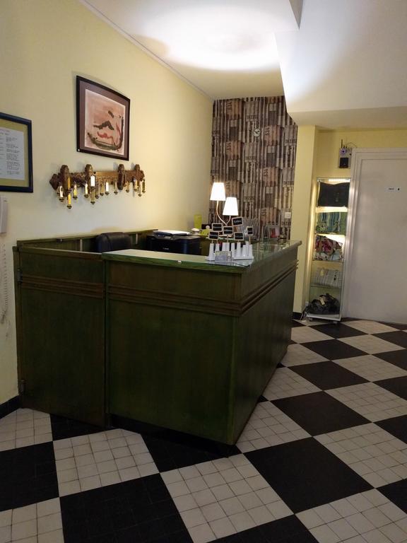 Logis La Cremaillere Hotel Montelimar Bagian luar foto