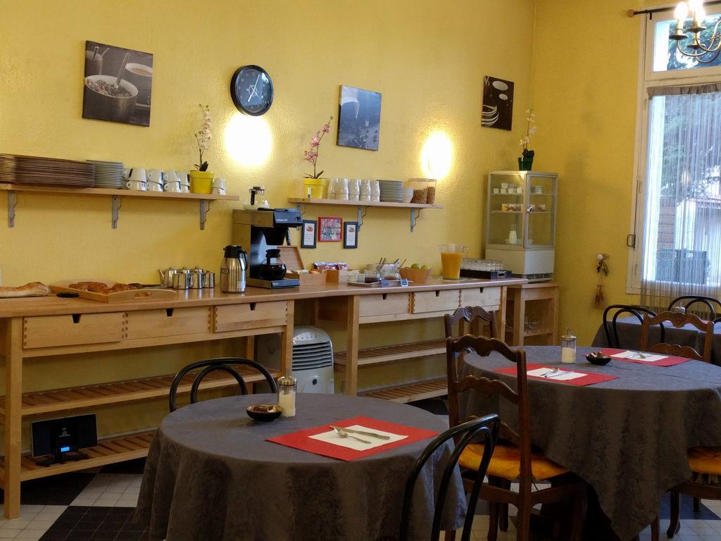 Logis La Cremaillere Hotel Montelimar Bagian luar foto